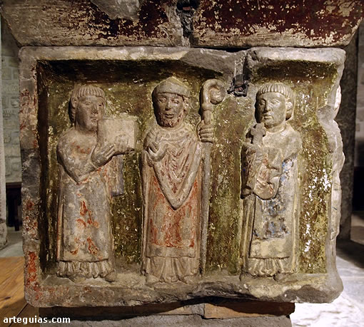 San RAm&oacute;n junto a dos can&oacute;nigos