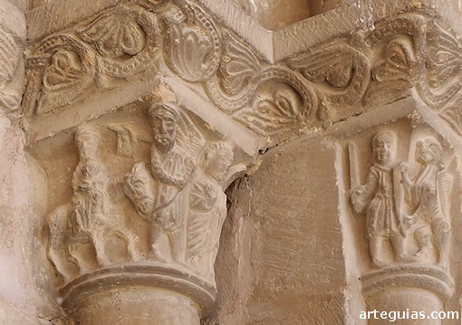 Capiteles de la portada