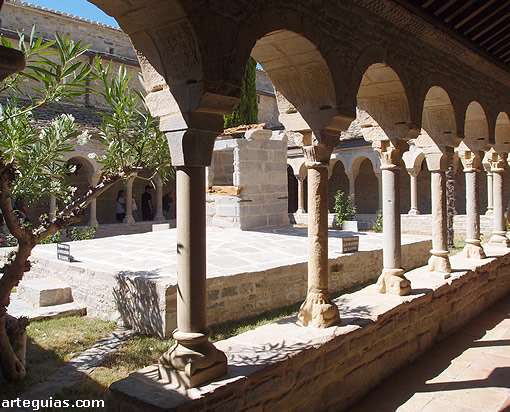 El aspecto del claustro es de lo m&aacute;s sugerente