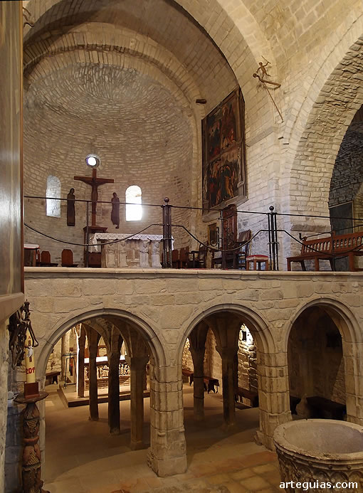 Nave central con la cripta y el &aacute;bside principal encima