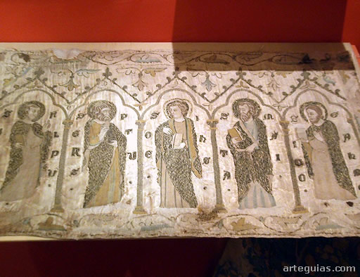 Tela bordada con cinco ap&oacute;stoles