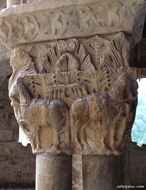 Capitel con caballos