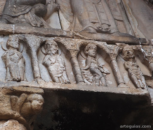 Catedral de Saint Bertrand de Comminges: detalle del dintel de la portada rom&aacute;nica