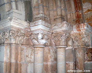Capiteles de la Puerta del Perd&oacute;n