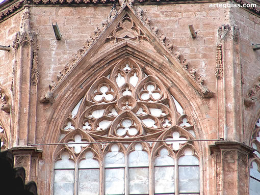 Ventanal del cimborrio de la catedral de Valencia