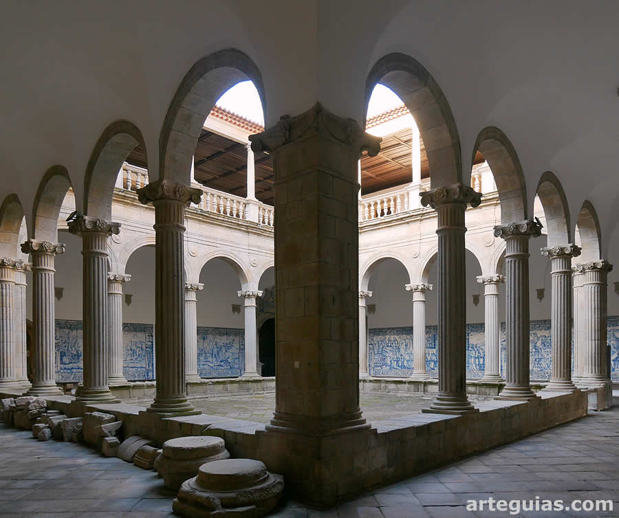 Claustro renacentista de la Catedral de Viseu, Portugal