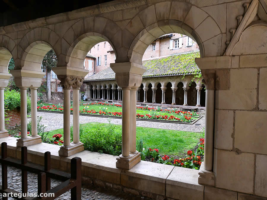 Claustro de la Colegiata de Saint-Salvi de Albi, Francia