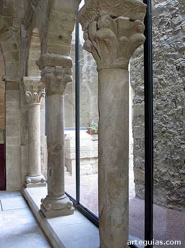 Arquer&iacute;as del claustro rom&aacute;nico de la Catedral de Huesca
