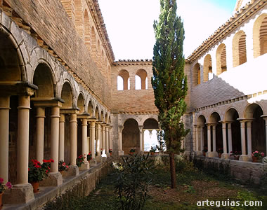 Claustro de la Colegiata