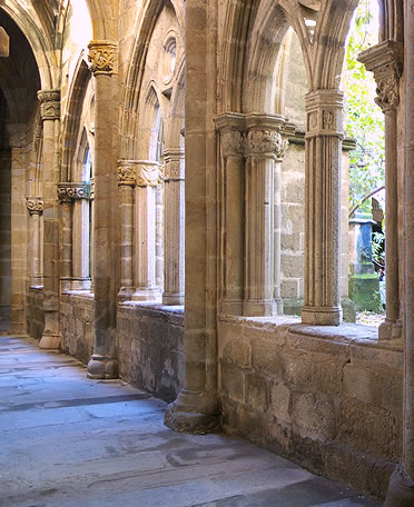 Claustro que une las dos catedrales