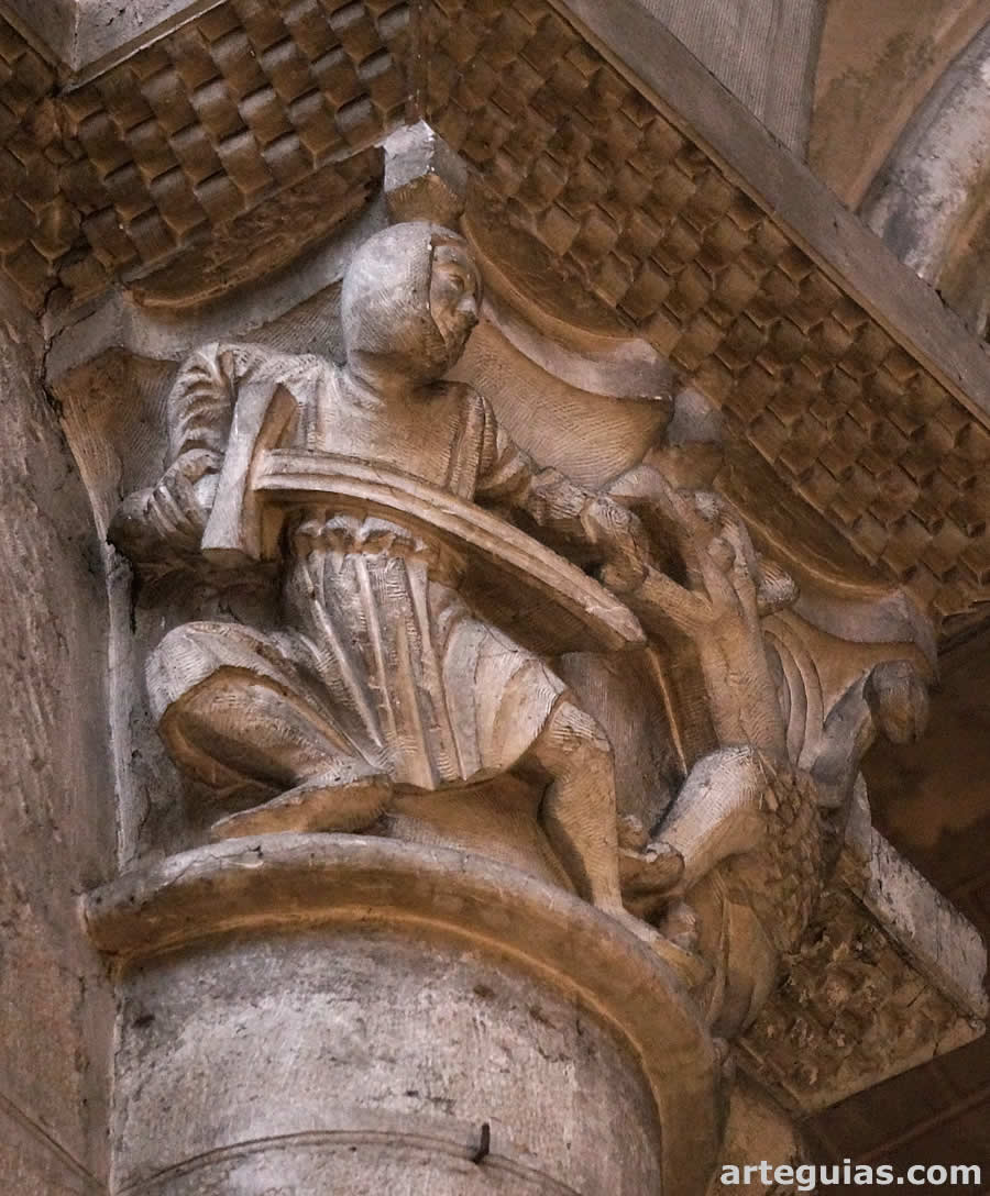 Capitel interior, probablemente historicista neorrom&aacute;nico