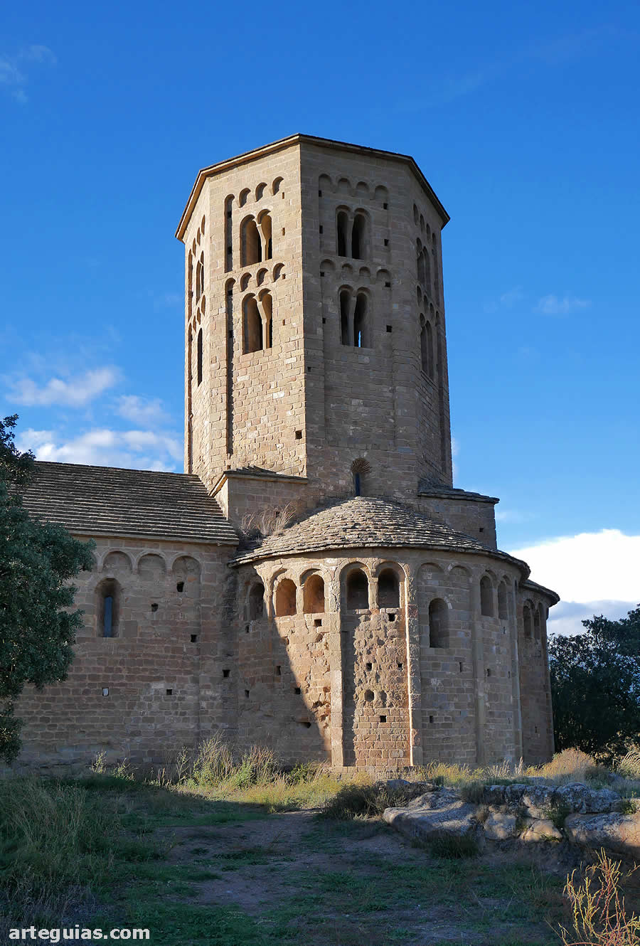 Colegiata de Sant Pere de Ponts: cabecera y cimborrio-campanario