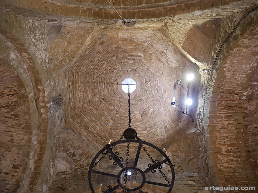 B&oacute;veda esquifada de ocho pa&ntilde;os que semeja una c&uacute;pula