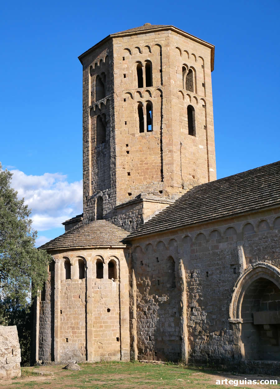 Sant Pere de Ponts: &aacute;bside septentrional y torre cimborrio y campanario