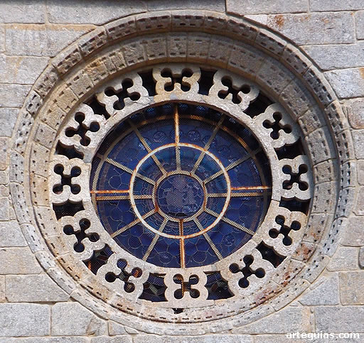 Roset&oacute;n de la fachada principal