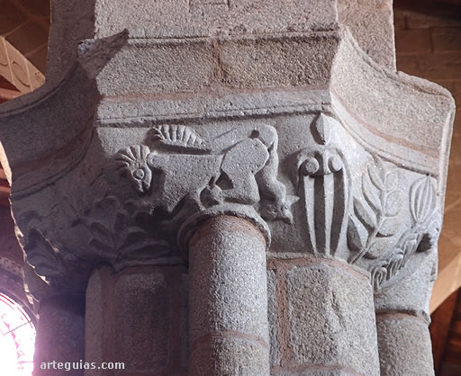 Colegiata de Baiona, Pontevedra: pilares interiores