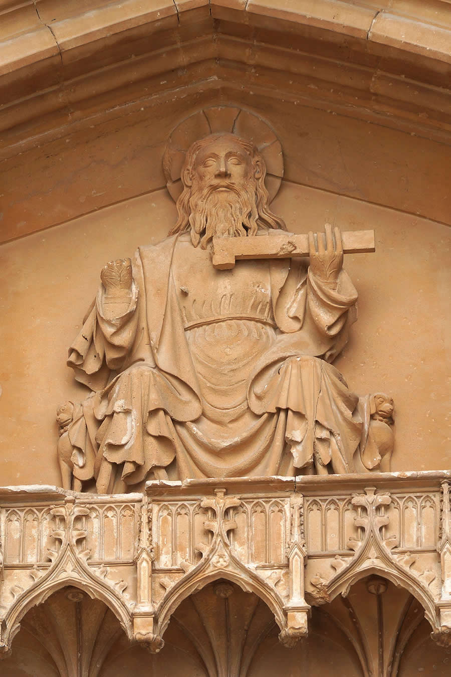 Detalle del t&iacute;mpano del Portal del Mirador de la seo mallorquina