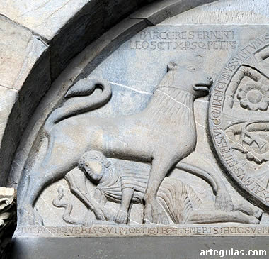 Detalle del archifamoso t&iacute;mpano de Jaca