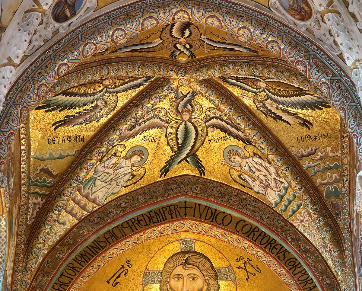 Mosaico con &aacute;ngeles y serafines en la zona presbiterial de la catedral de Cefal&uacute;