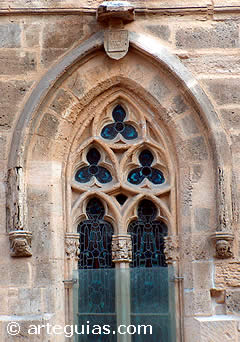 Ventanal g&oacute;tico de la Catedral de Orihuela