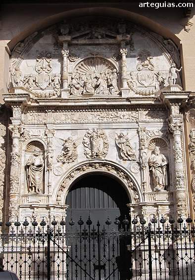 Portada monumental de la Colegiata de Calatayud