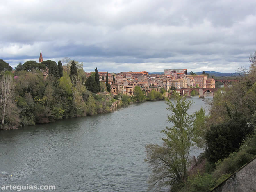 El r&iacute;o Tarn a su paso por Albi