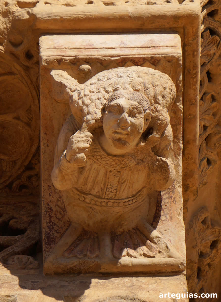 Hombre con una oveja