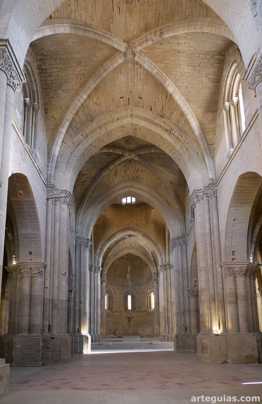 Seu Vella, Lleida: interior de la nave central desde los pies