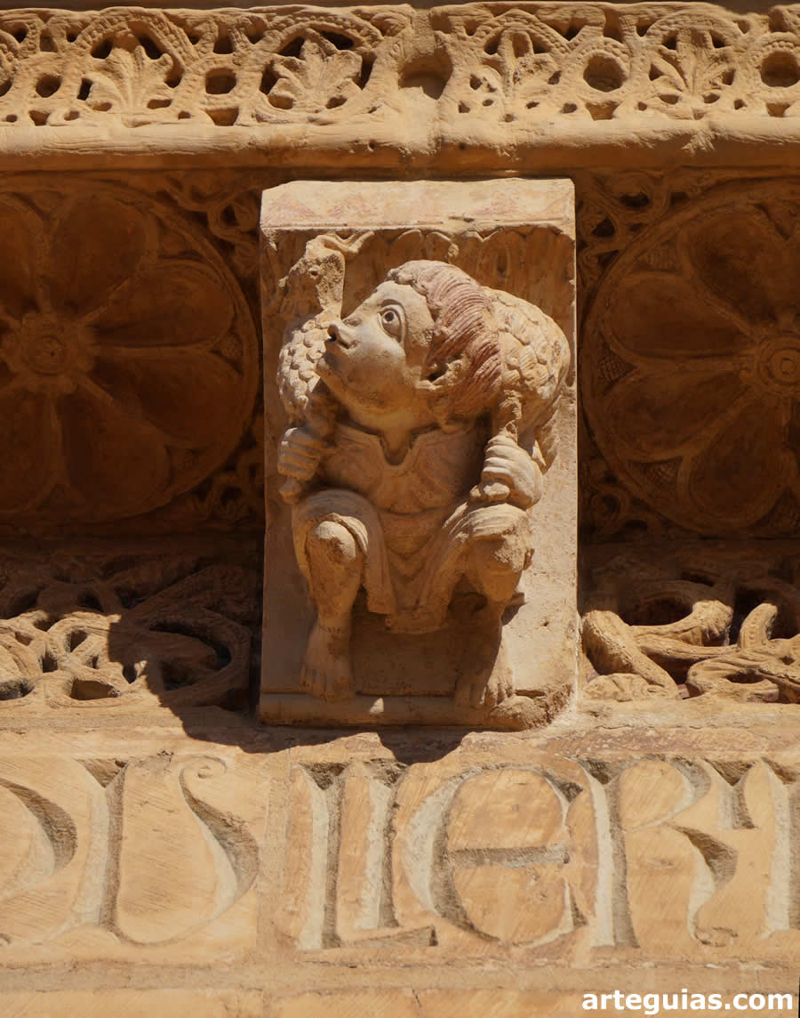 Texto en la Puerta de la Anunciata