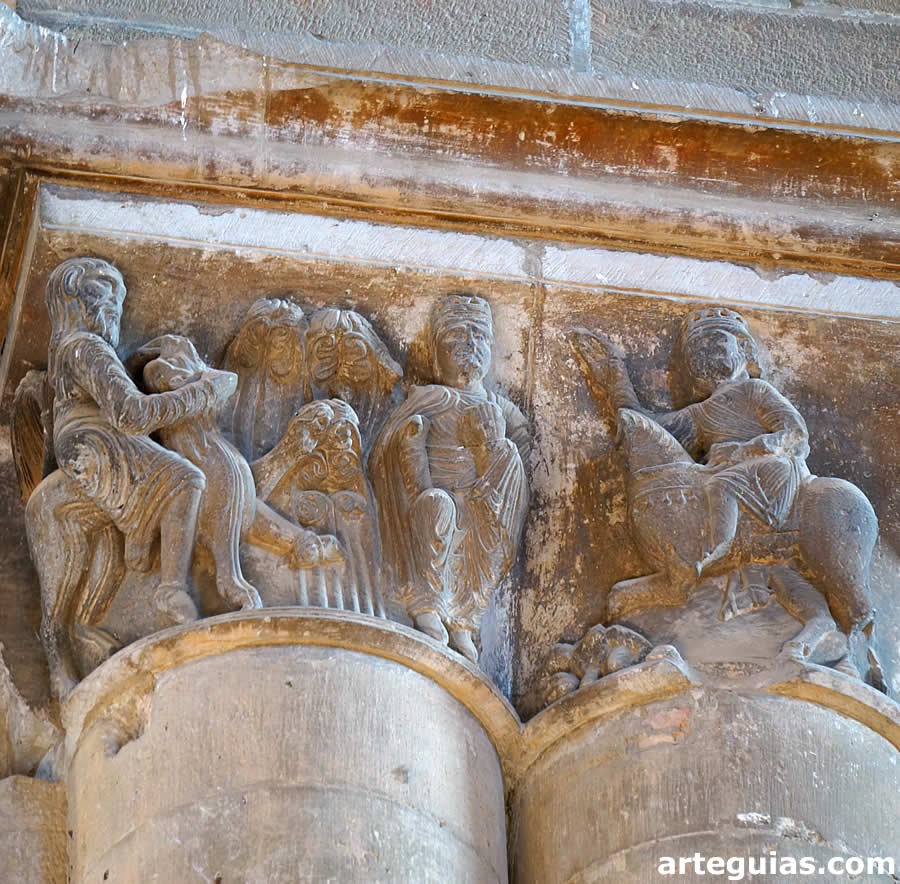 Capiteles interiores