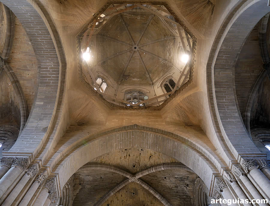 Cimborrio sobre el crucero