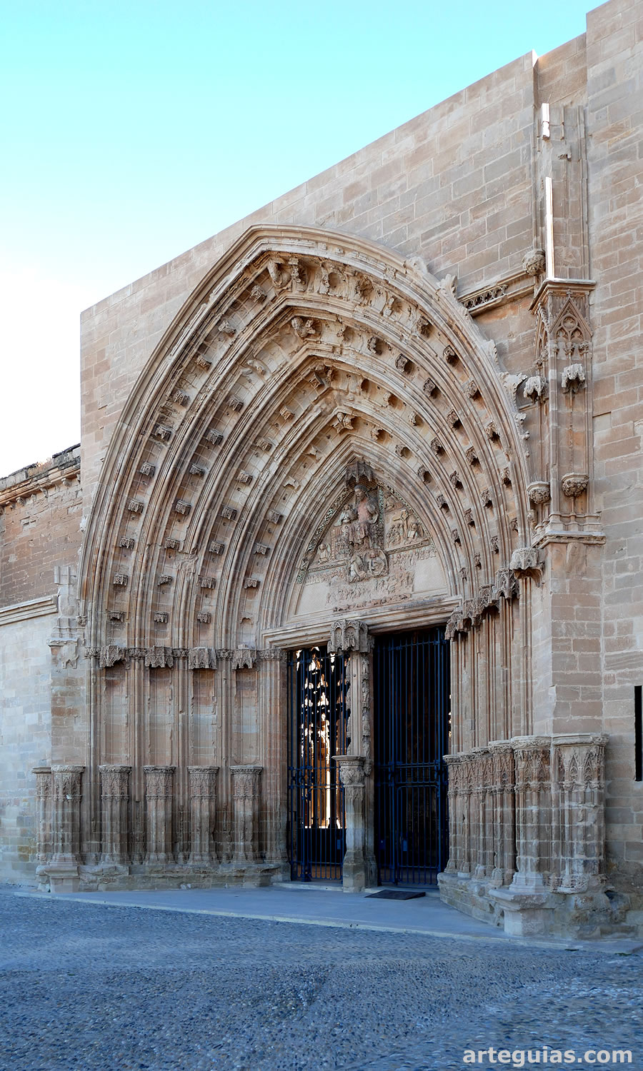 La Puerta de los Ap&oacute;stoles de la Seu Vella de Lleida
