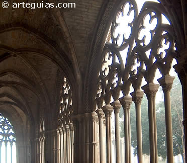 Espectaculares ventanales del claustro de la catedral vieja de Lleida