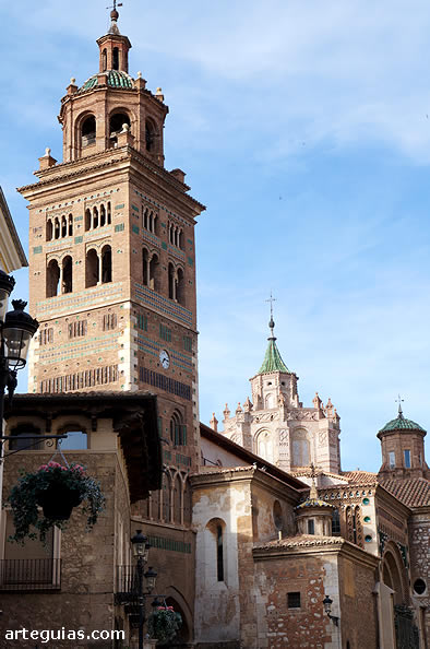 La catedral, en su aspecto actual, vista desde el suroeste