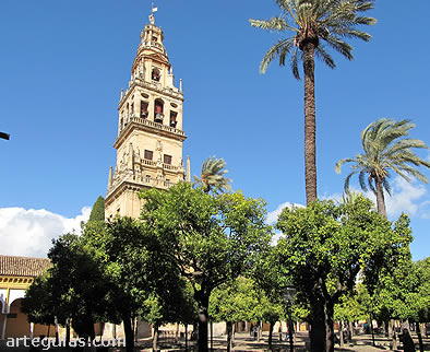Patio de los Naranjos y alminar convertido en campanario