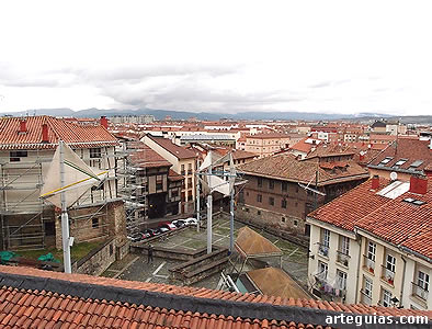 Vitoria desde lo alto de la catedral. Siempre tuvo car&aacute;cter defensivo