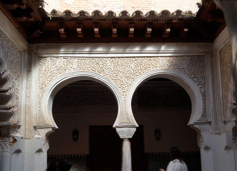 Arcos de herradura en el Patio Árabe