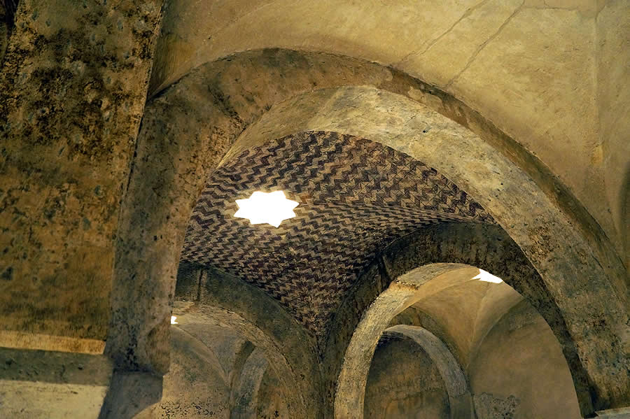 Baños del convento con sus bóvedas y claraboyas
