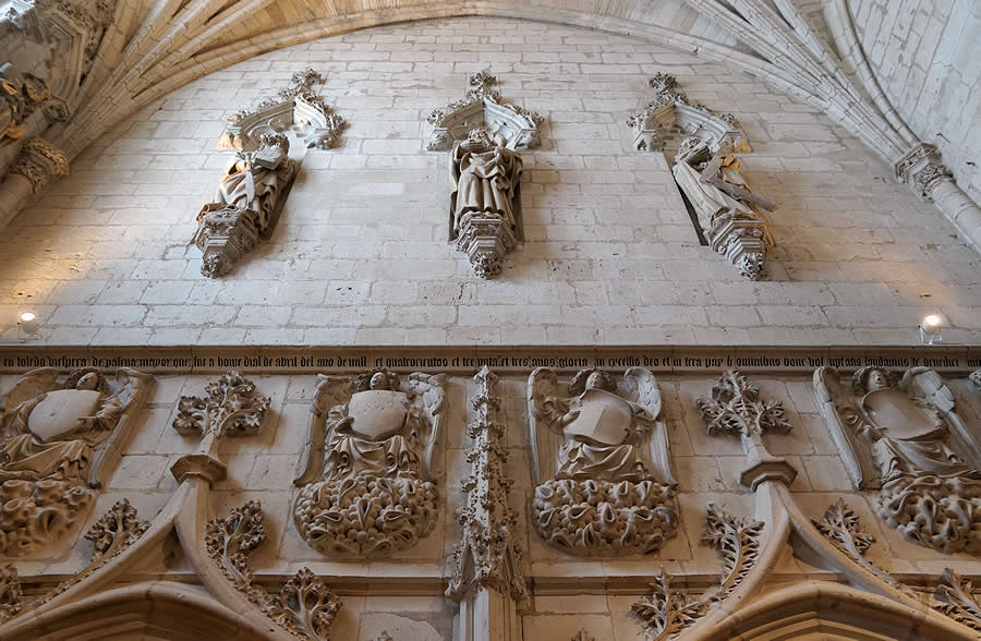 Capilla de Saldaña de la iglesia conventual de Tordesillas: detalles escultóricos