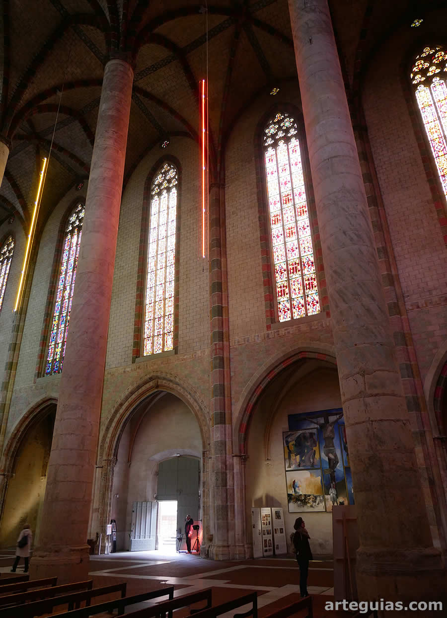 Interior de la iglesia del Convento de los Jacobinos de Toulouse, Francia