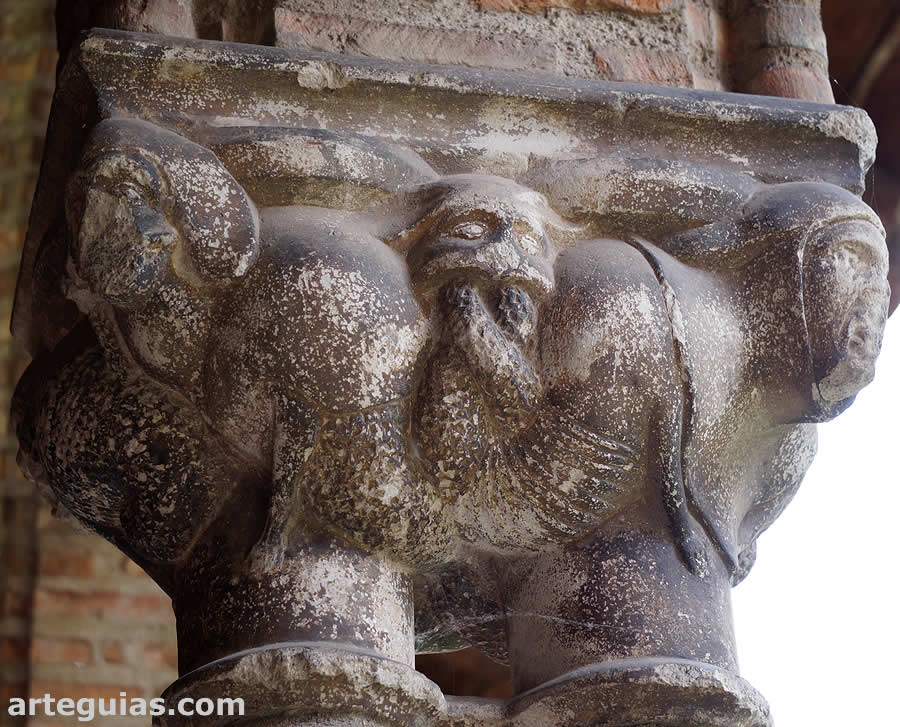 Capitel figurado del claustro