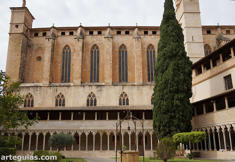 Gu&iacute;a del antiguo Convento de San Francisco de Palma de Mallorca, Islas Baleares