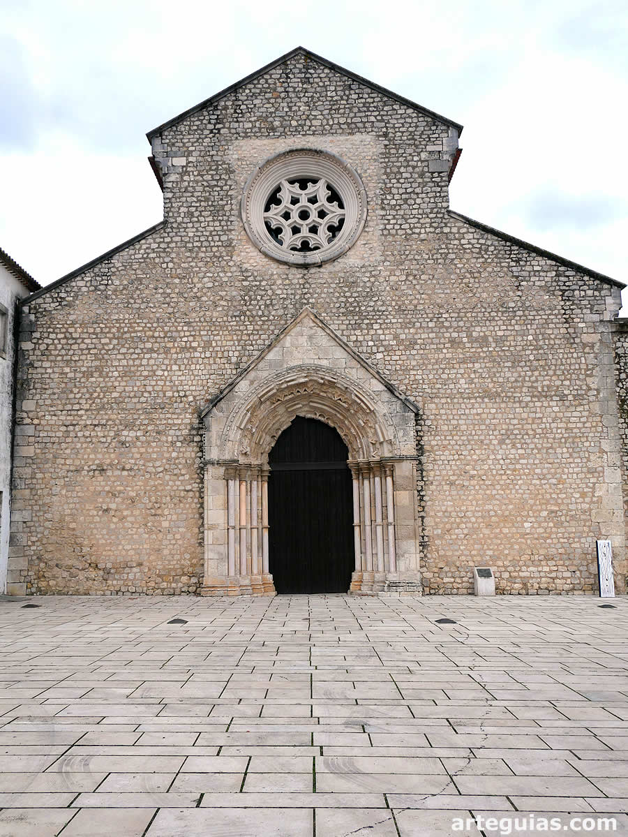 Fachada occidental. Iglesia del antiguo convento de S&atilde;o Francisco de Santar&eacute;m