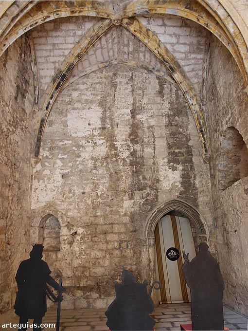 Sala Capitular con su b&oacute;veda de crucer&iacute;a