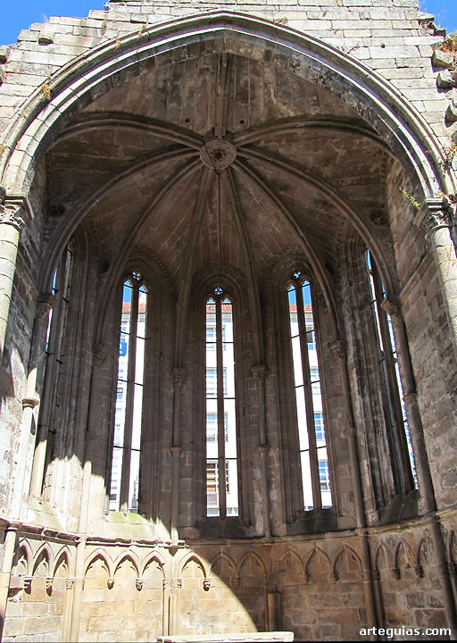 Convento de Santo Domingo de Pontevedra: interior del &aacute;bside