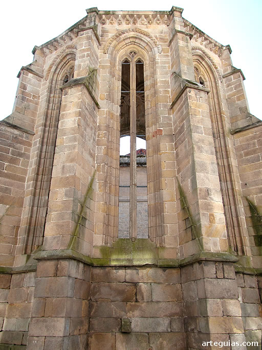 &Aacute;bside principal del convento dominico de Pontevedra