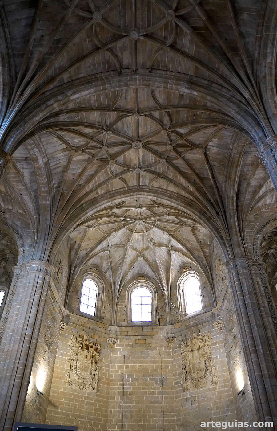 Conventual de San Benito de Alc&aacute;ntara: Interior del &aacute;bside principal de la iglesia