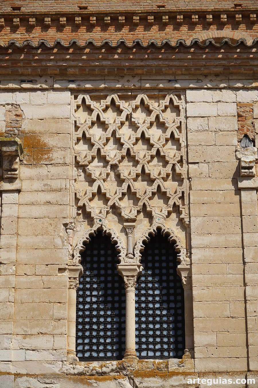 Ventanal de la fachada de este convento vallisoletano