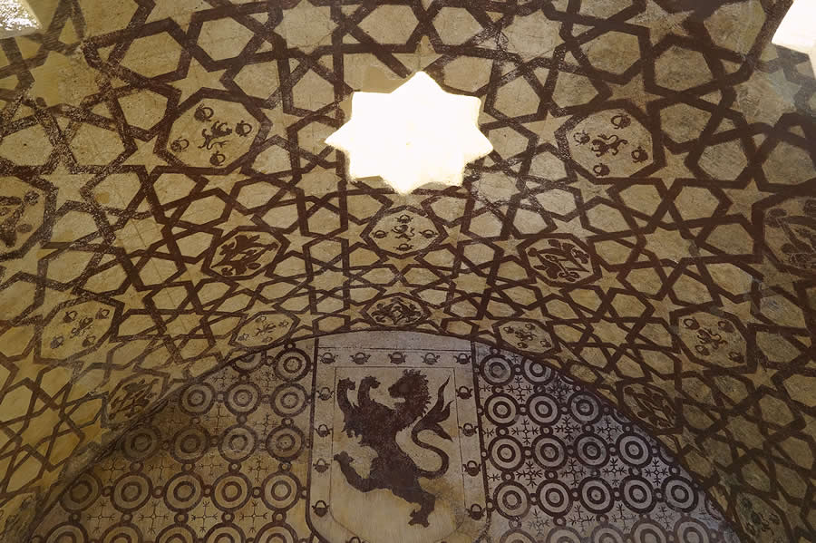 Frigidarium de los Baños Reales con sus pinturas murales