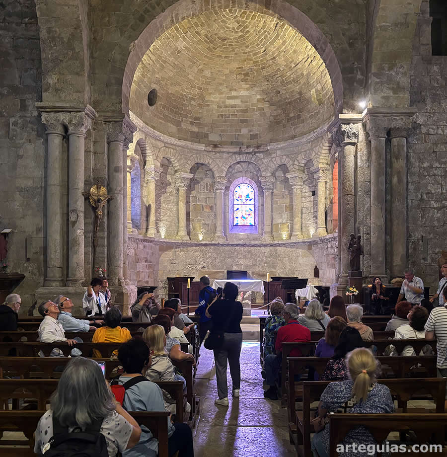 En la iglesia de Nant